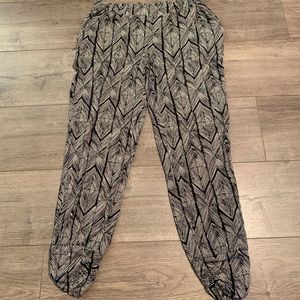 🌈 2/$20! Anthropologie Lilka sz S Capri cropped